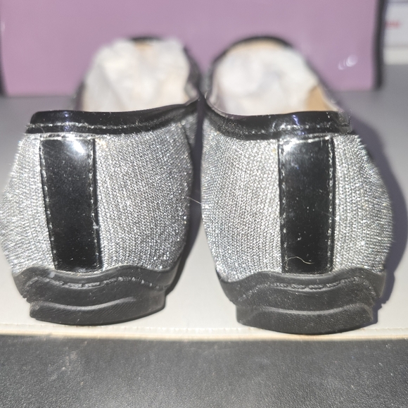 Liz Claiborne Silver sparkly flats, size 9 - Picture 9 of 11